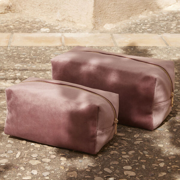Velvet toiletry/accessory case Thumbnail