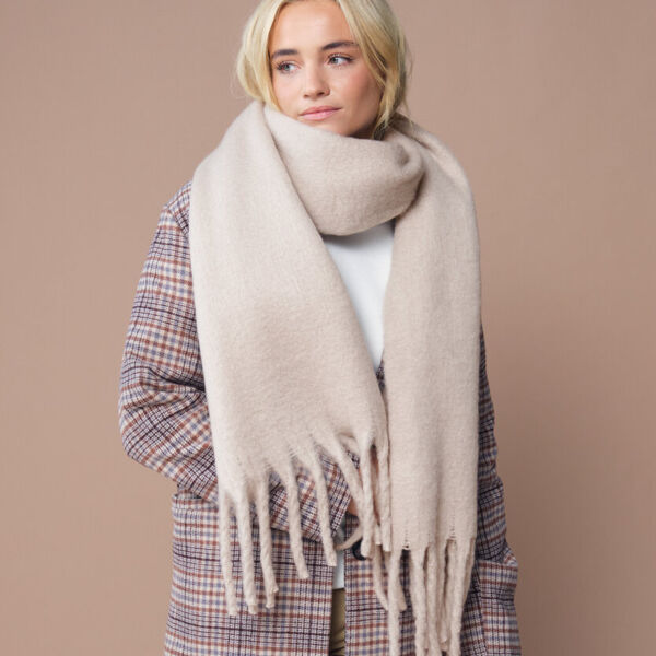 Fluffy scarf Thumbnail